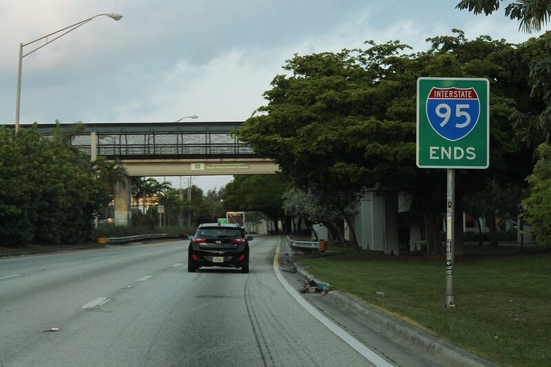 Image of I-95 running through a city